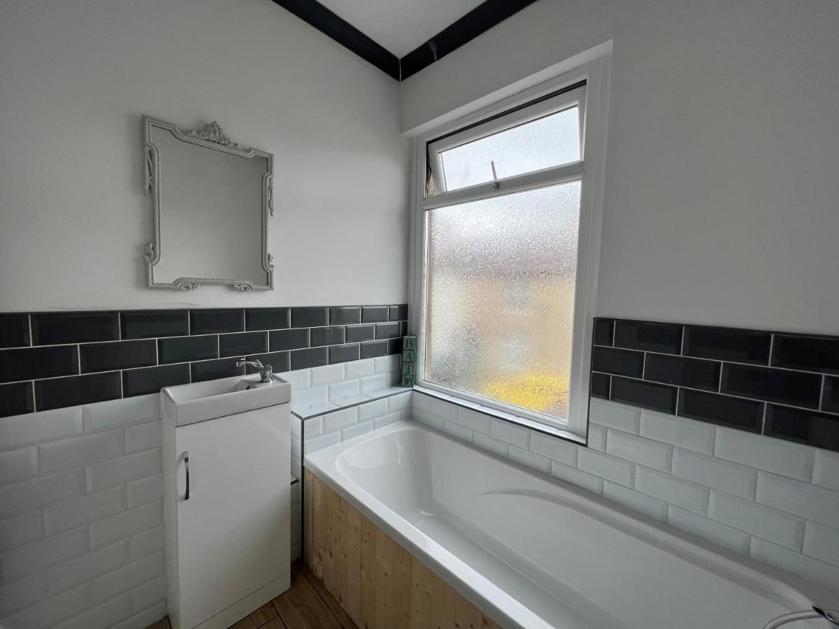 Brecon Town 3 Bedroom House Sleeps 6 Central Location Exterior photo